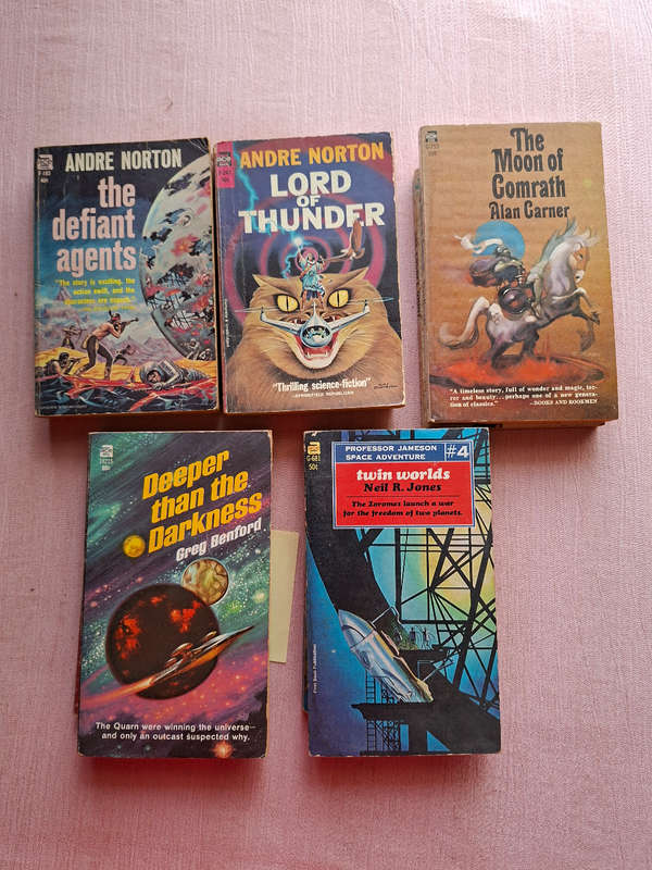 10 Assorted Ace Sci-fi