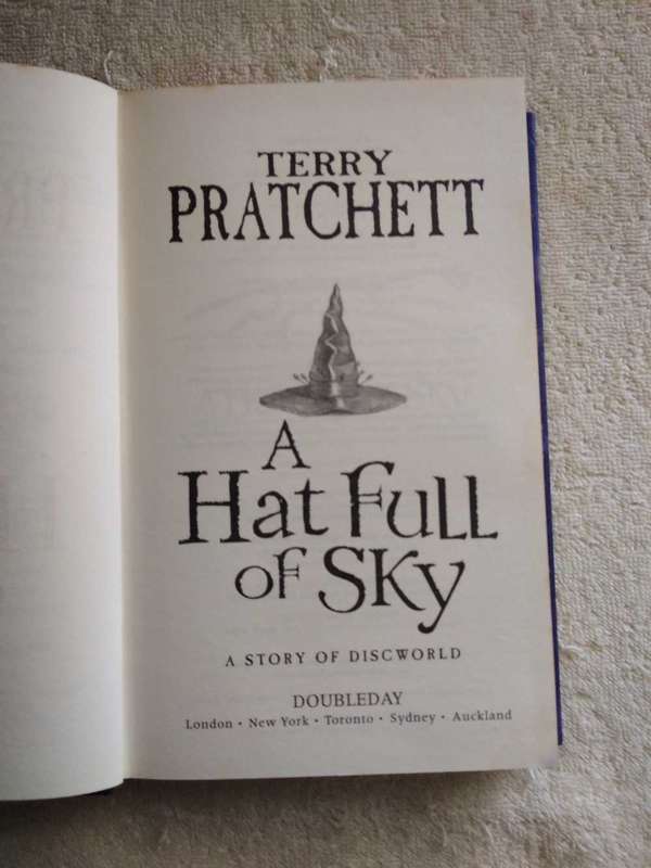 Terry Pratchett A Hat Full of Sky