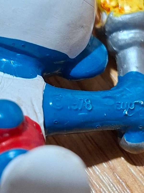 Smurf Olympic Tourchbearer