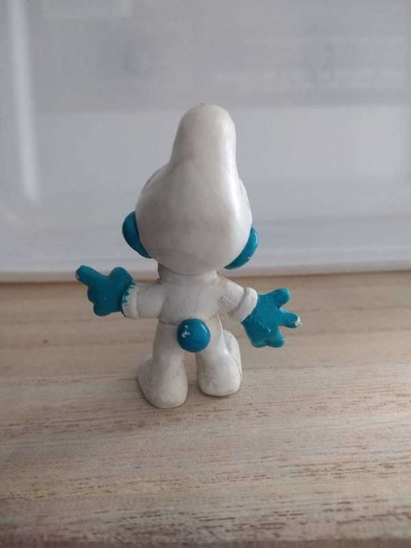 Smurf Dressed in white Peyo