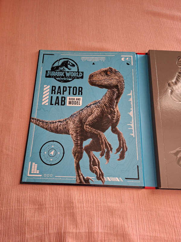 Jurassic World Fallen Kingdom Raptor Lab book and model