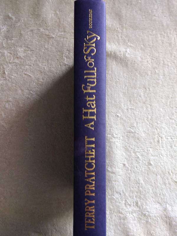 Terry Pratchett A Hat Full of Sky