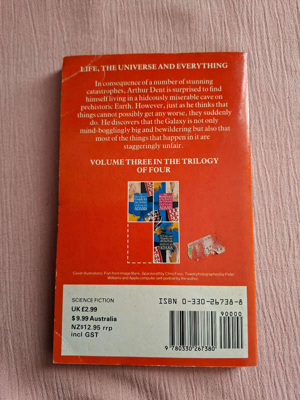 Douglas Adams Theh Hitchhiker's guide to the Galaxy Books 1 to 4