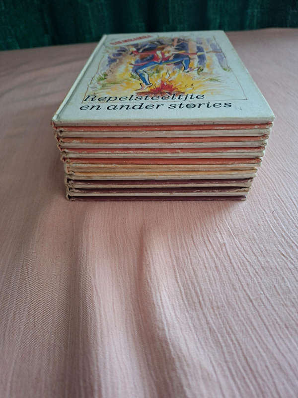 Siembamba 8 Assorted story books