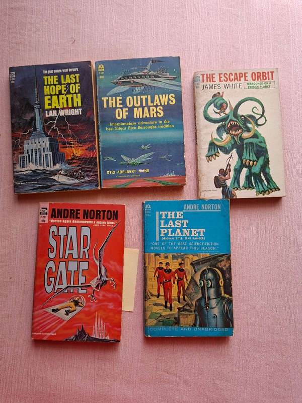 10 Assorted Ace Sci-fi