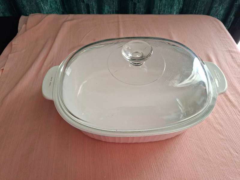 Corning Ware Oval Casserole Dish with Lid