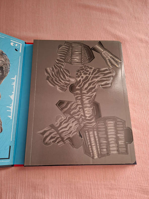 Jurassic World Fallen Kingdom Raptor Lab book and model