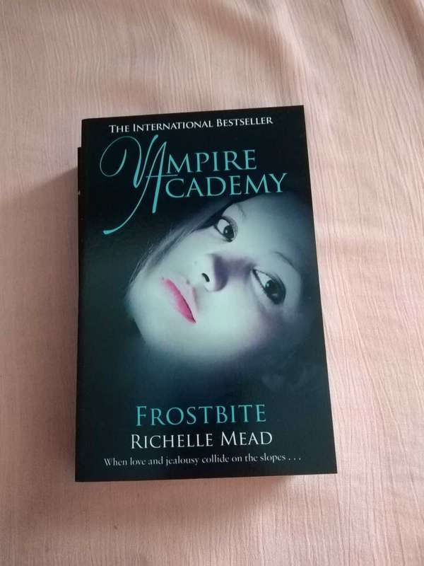 Vampire Academy Collection box set of 3 Richelle Mead