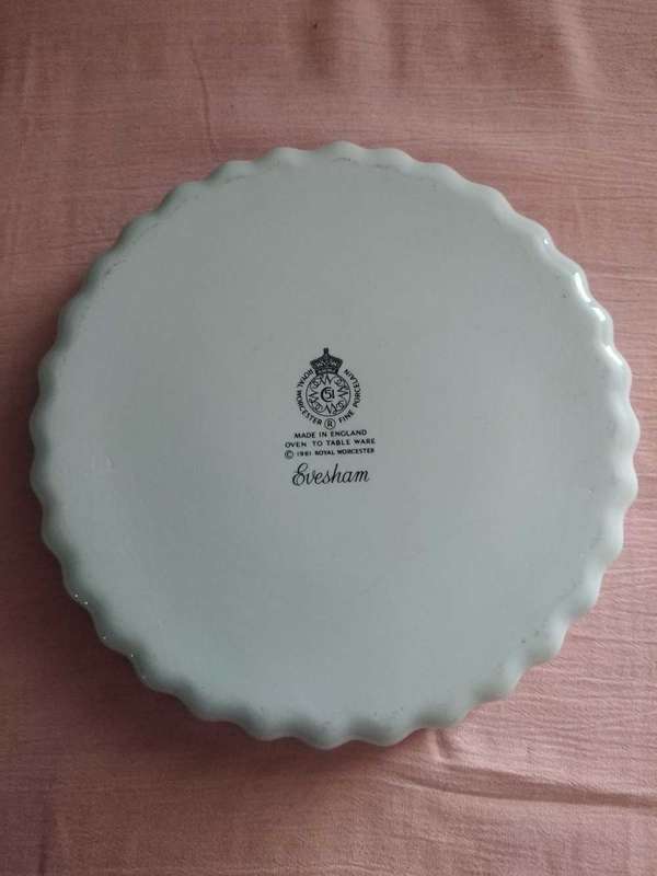 Royal Worchester Flan /Pie Dish