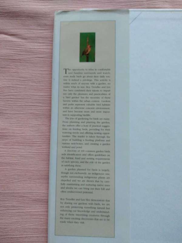 Attracting Birds to your Garden in Southern Africa Roy Trendler & Lex Hes