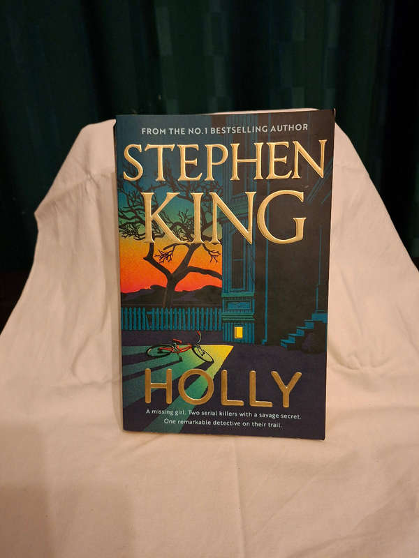 Stephen King Holly