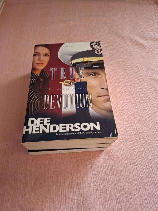 Dee Henderson Uncommon Heros Series