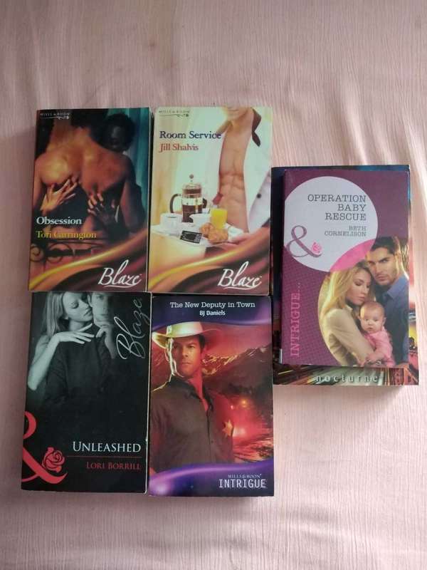 10 Assorted Mills and Boon