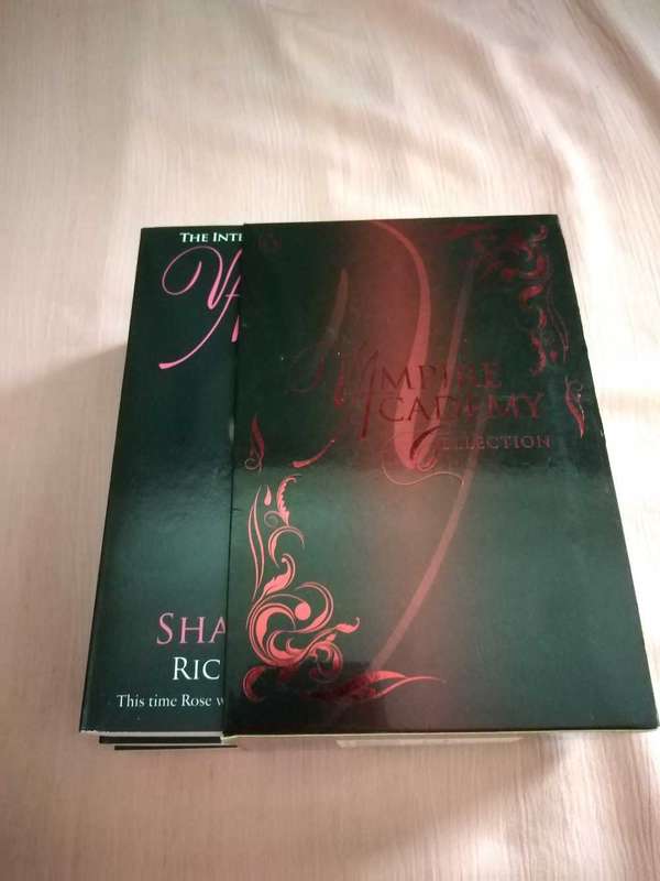 Vampire Academy Collection box set of 3 Richelle Mead