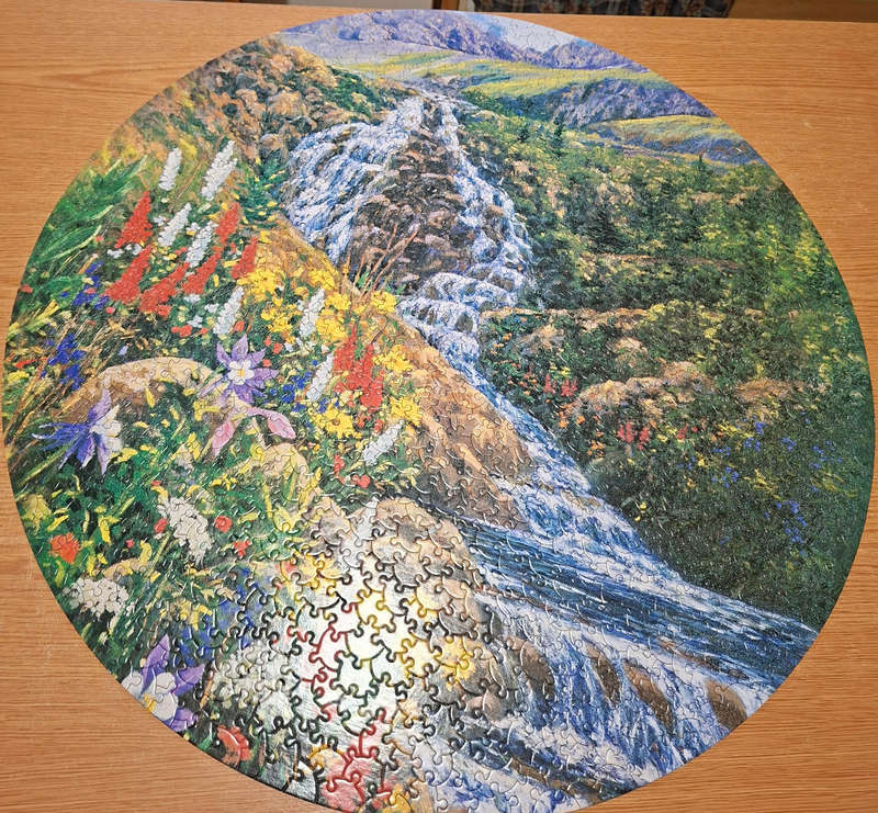 1000 Piece Round Puzzle Waterfall