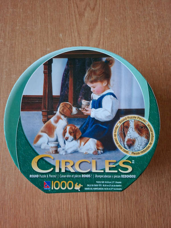 1000 Piece Round Puzzle Girl with Dogs