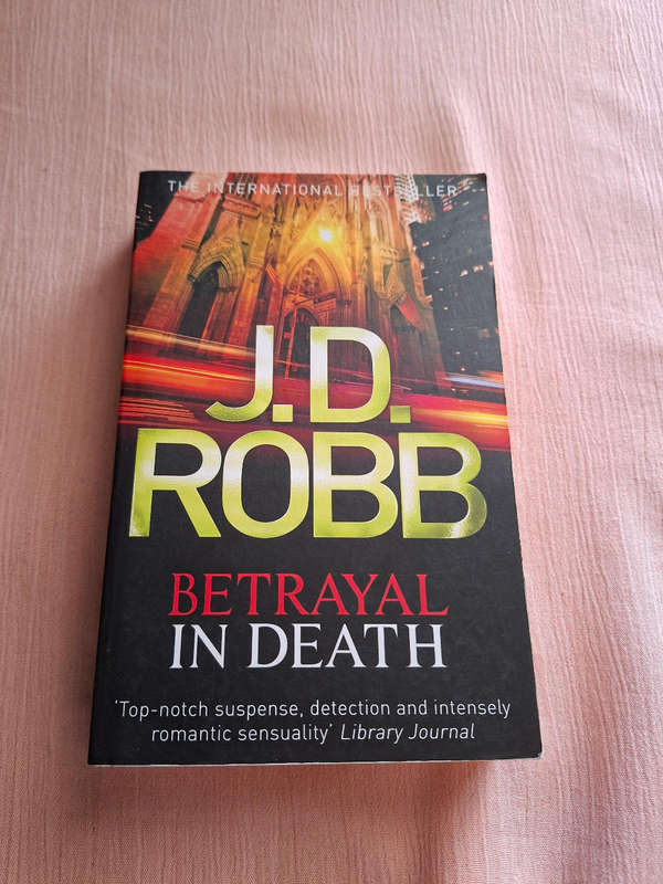 J.D Robb Betrayal in Death
