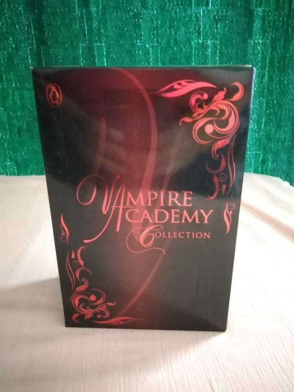 Vampire Academy Collection box set of 3 Richelle Mead