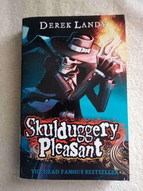 Derek Landy Skulduggery Pleasant