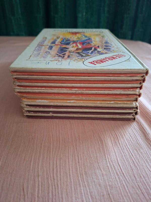 Siembamba 8 Assorted story books