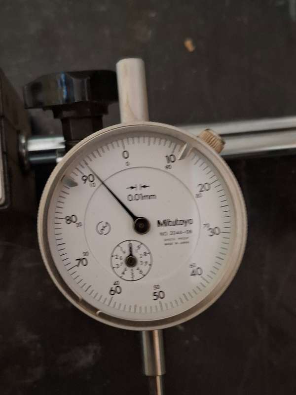 Dial Indicator 2046-08 c/w magnetic base 7011 S Mitutoyo
