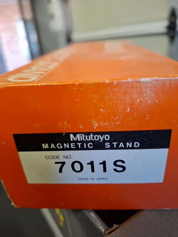 Dial Gauge 2046-08  0.01 mm  c/w Magnetic stand - Mitutoyo