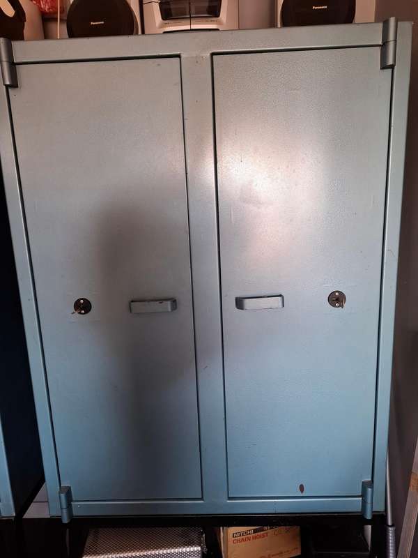 Double door cabinet tool locker safe 1300 x 1000 x 500