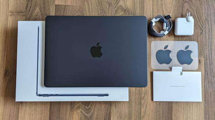 Apple Macbook Air M2 8GB 256SSD 13inch