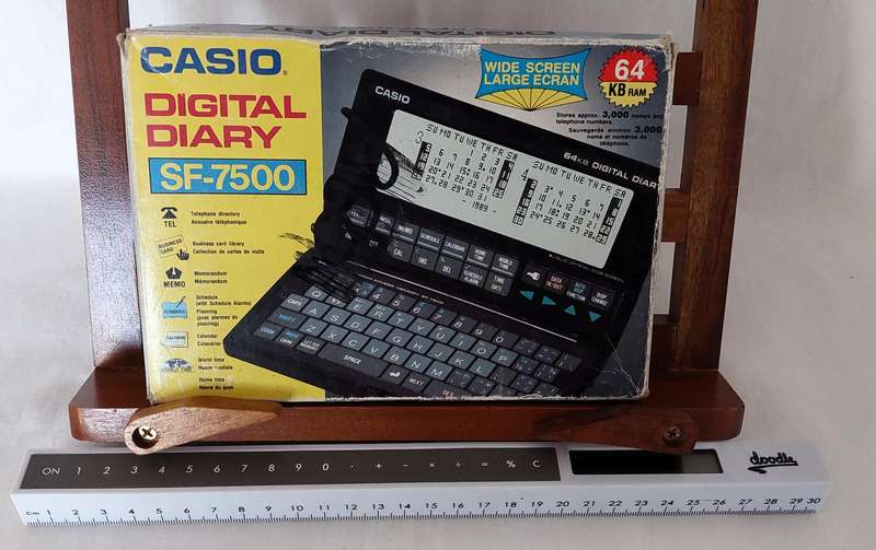 Vintage CASIO Digital Diary SF - 7500