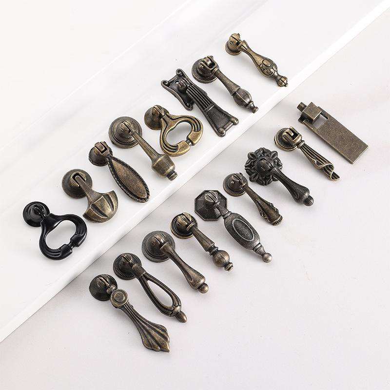 Add a Touch of Elegance to Your Kitchen with this Antique Bronze Cabinet Handle