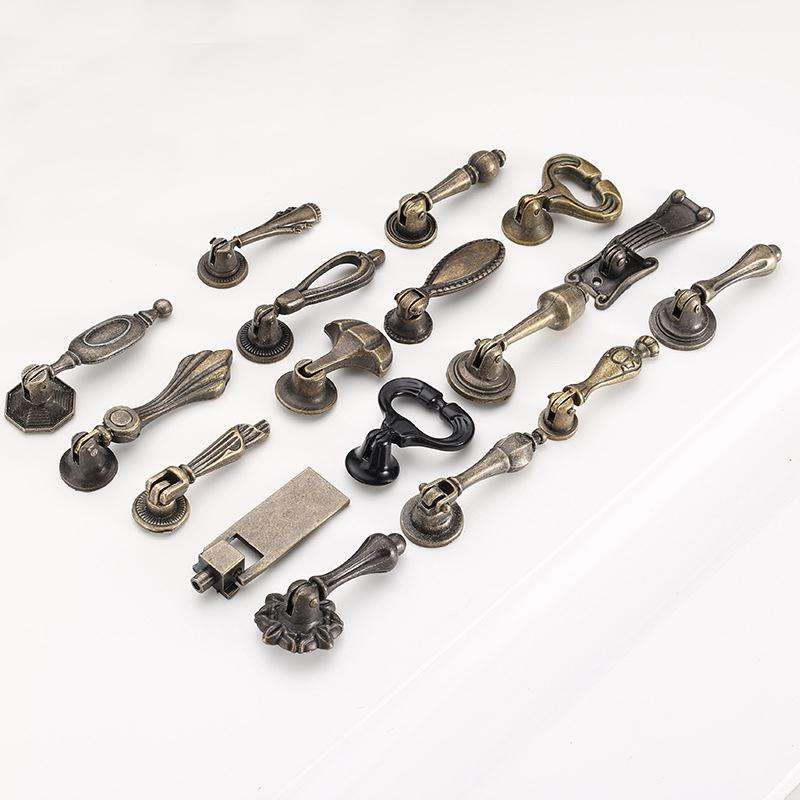 Add a Touch of Elegance to Your Kitchen with this Antique Bronze Cabinet Handle