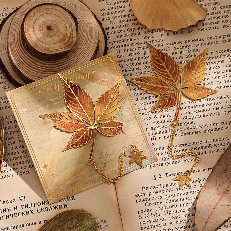 1 x Vintage Autumn Maple Leaf Bookmark