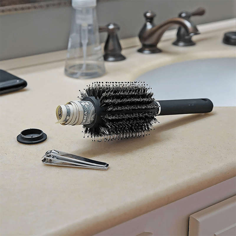 Stylish and safe travel comb