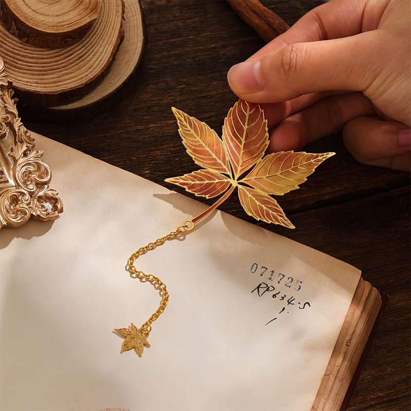 1 x Vintage Autumn Maple Leaf Bookmark