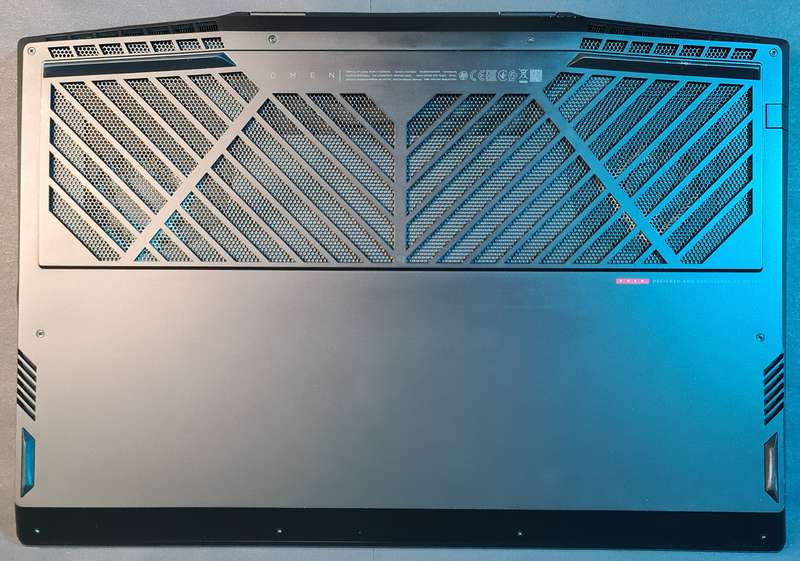 HP Omen 17 Core i9 9880H RTX 2080 (8GB) 150W 32GB Ram 512GB Nvme+1TB HDD