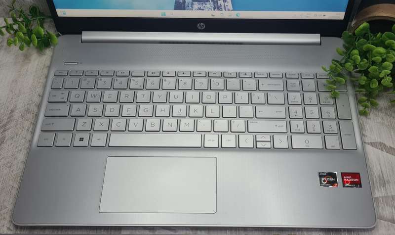 HP Ryzen 7 5700U 8GB Ram 512GB Nvme SSD 15.6'' 1080P Display