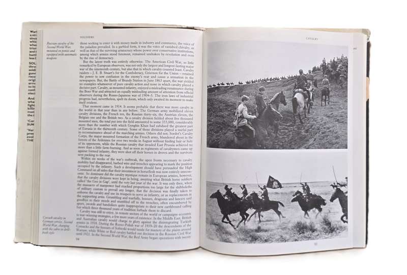 Soldiers: A History of Men in Battle - John Keegan & Richard Holmes (FREE SHIPPING)