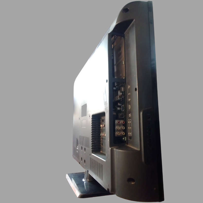Hisense 32-Inch LCD TV (Model LCD32V77)