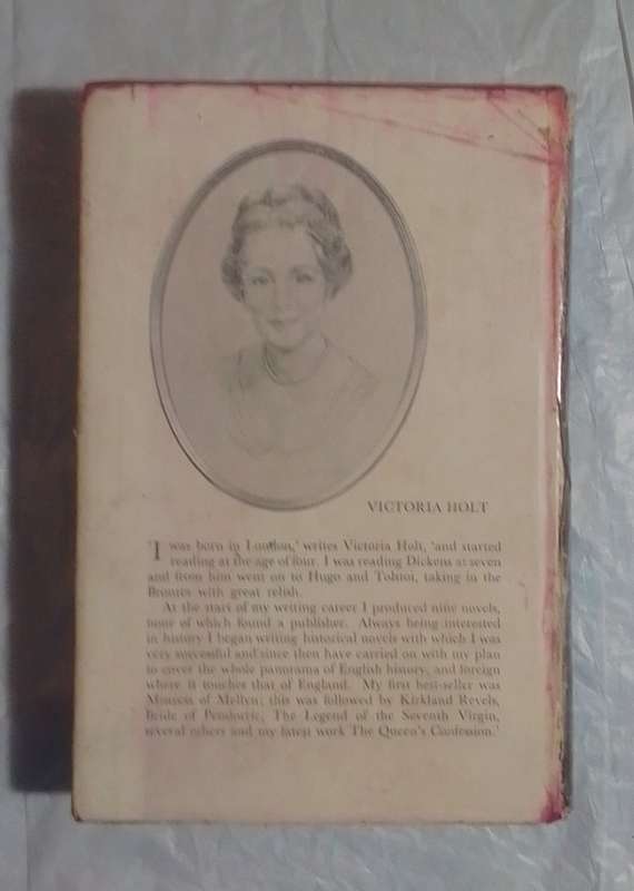 The queen's confession-by: Victoria Holt
