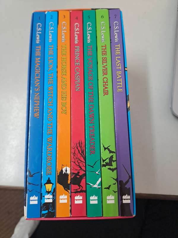 THE CHRONICLES OF NARNIA. By C S LEWIS