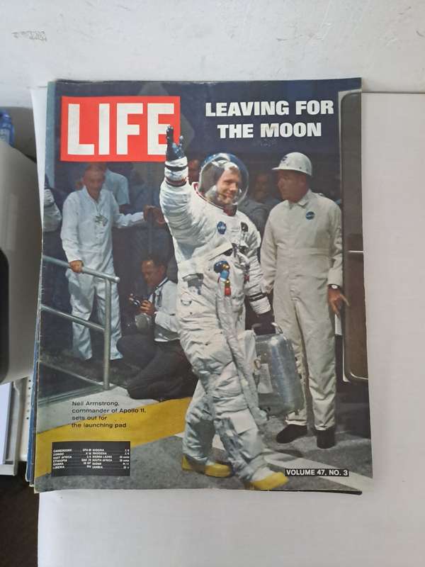 VINTAGE MOON LANDING LIFE MAGAZINES
