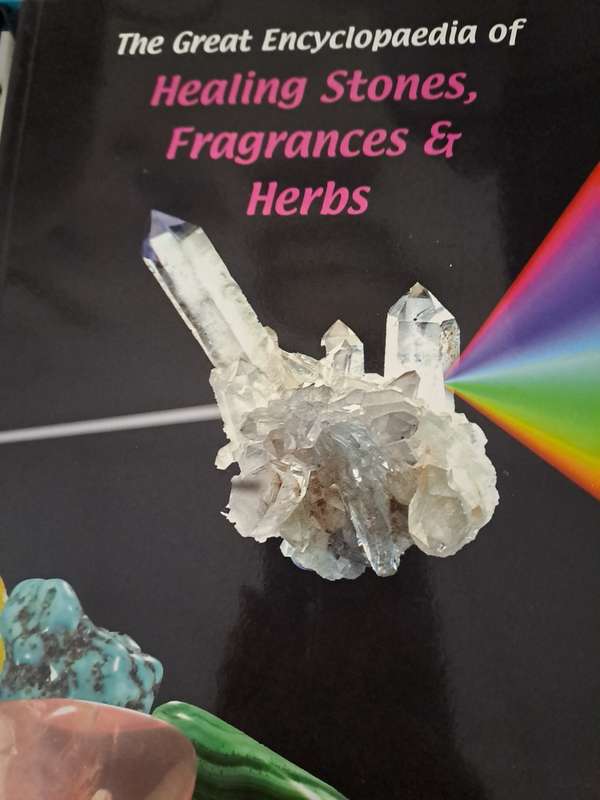 THE GREAT ENCYCLOPEDIA OF HEALING STONES ,FRAGRANCES & HERBS