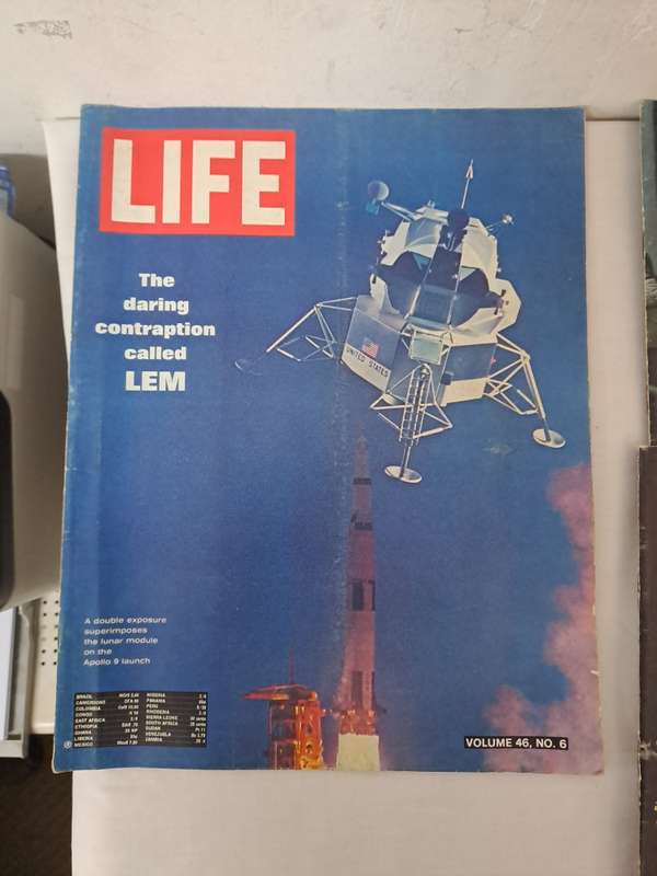 VINTAGE MOON LANDING LIFE MAGAZINES