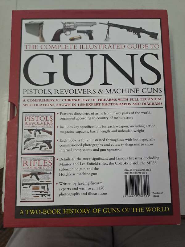 THE COMPLETE ILLUSTRATED GUIDE TO GUNS.  2 VOLS