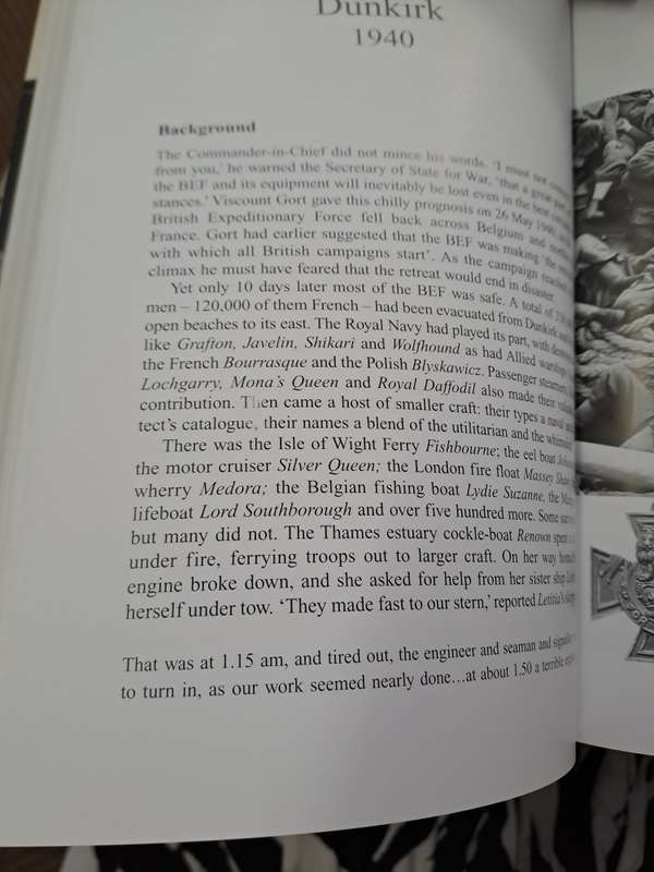 BRITAIN AT WAR. By Richard Holmes
