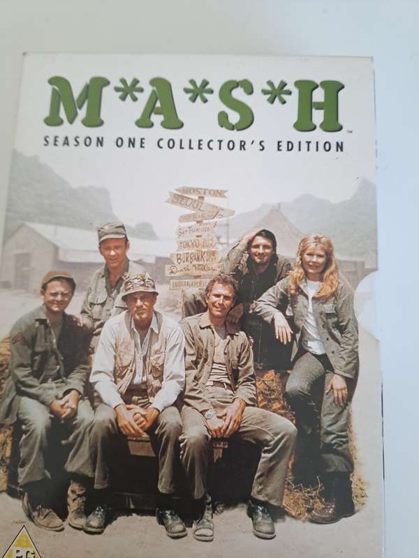 MASH SEASON 1 COLLECTOR'S EDITION.