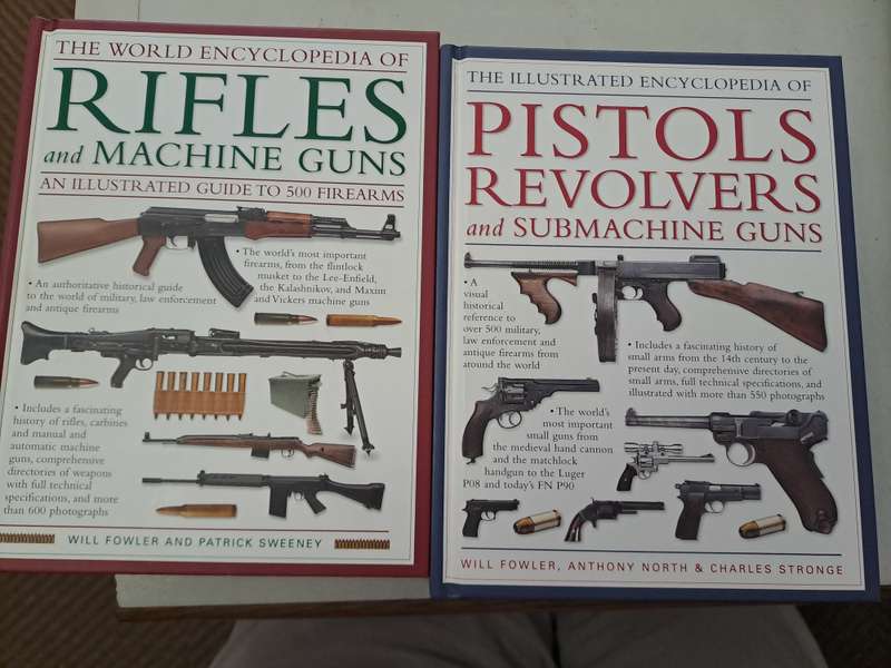 THE COMPLETE ILLUSTRATED GUIDE TO GUNS.  2 VOLS
