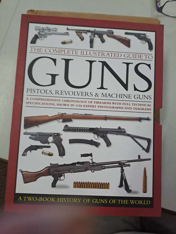 THE COMPLETE ILLUSTRATED GUIDE TO GUNS.  2 VOLS