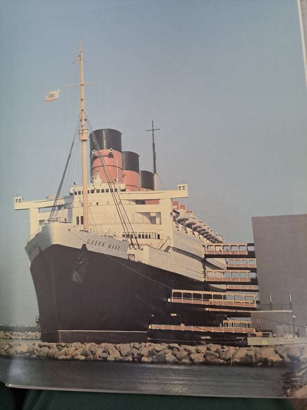 THE HISTORY OF SHIPS . Bu Peter Kemp