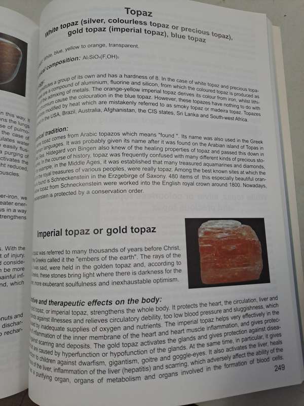THE GREAT ENCYCLOPEDIA OF HEALING STONES ,FRAGRANCES & HERBS